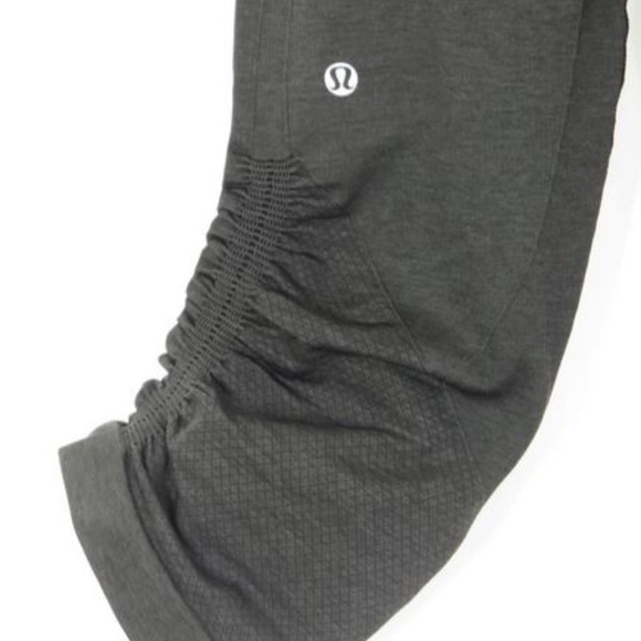 Lululemon 4/6 In the Flow Capri Ruched Leggings - Picture 5 of 7